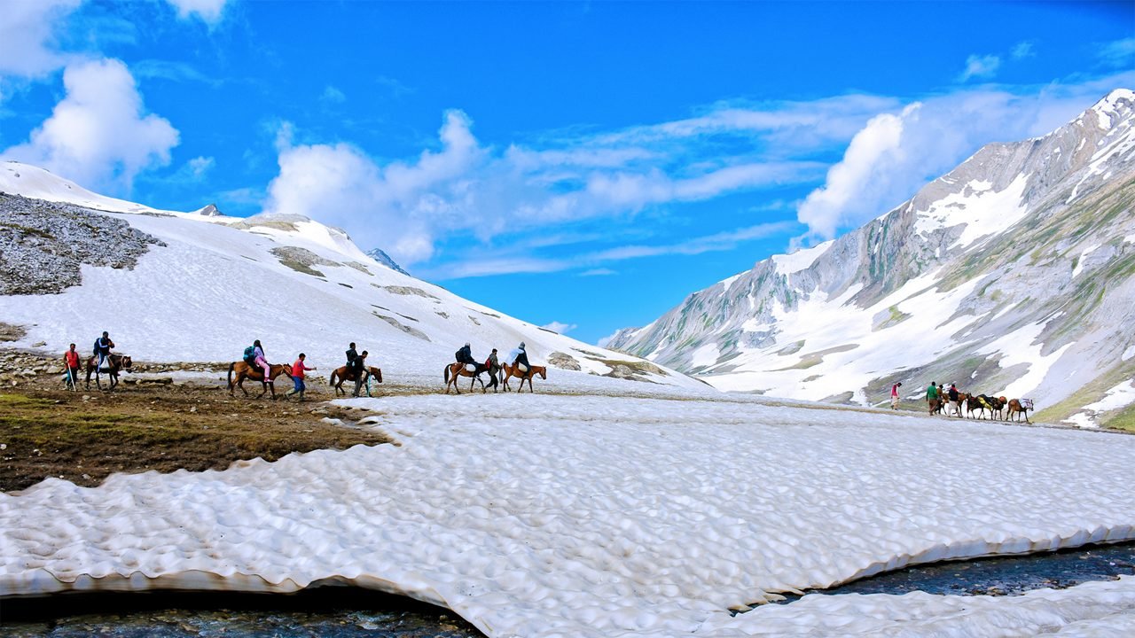 6-Day Scenic Kashmir Delight with Houseboat Experience