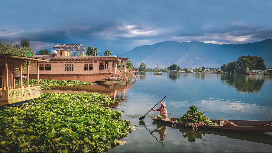 Srinagar Houseboat