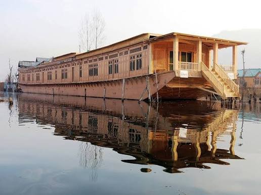 Srinagar Houseboat